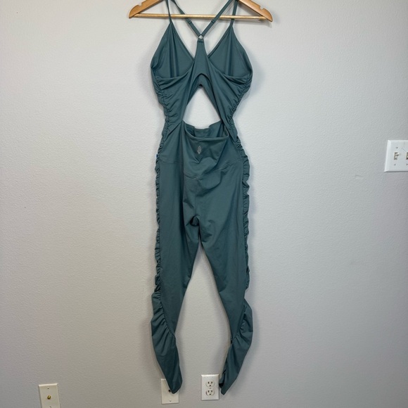 Free People FP Movement Balancing Act Jumpsuit One-piece Ruched V Neck Size XL - Picture 6 of 11